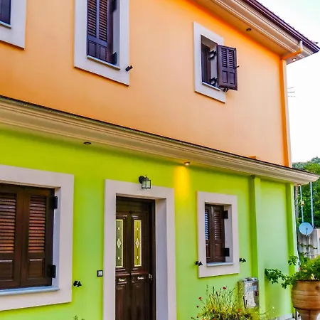 וילה Eclectic With Pool And Stunning Views Asprogerakata
