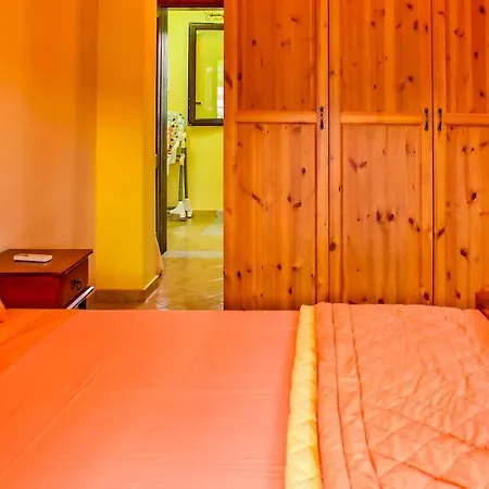 וילה Eclectic With Pool And Stunning Views Asprogerakata