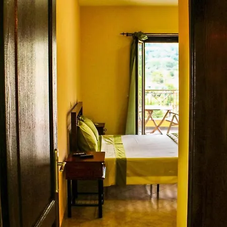 Eclectic With Pool And Stunning Views וילה *